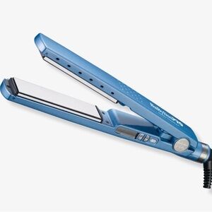Barely used flat iron. 1 1/4.